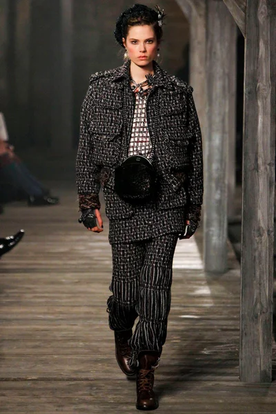 Look 13